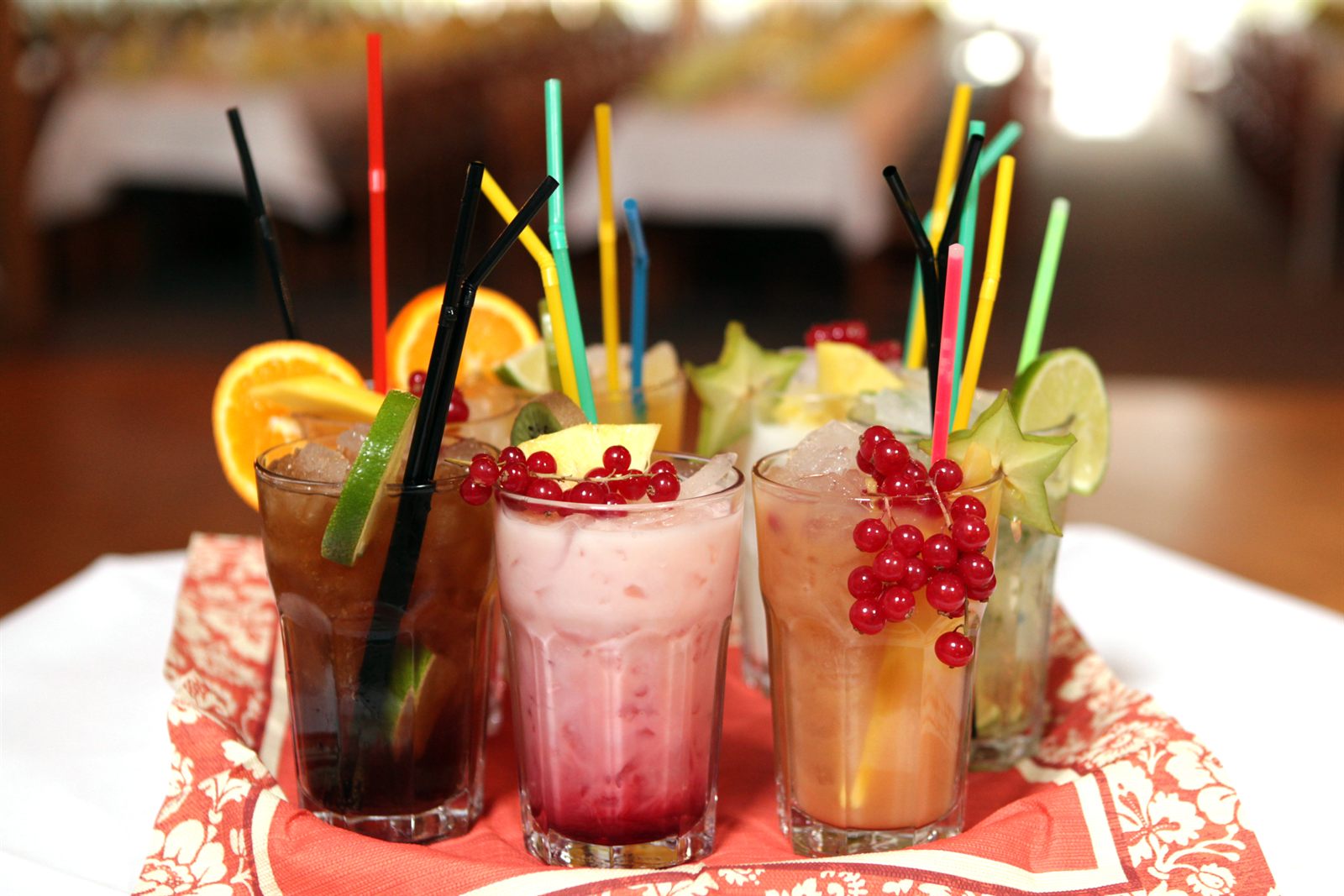 Farbenfrohe Cocktails und Mocktails bei der Kohlfahrt in Bad Zwischenahn