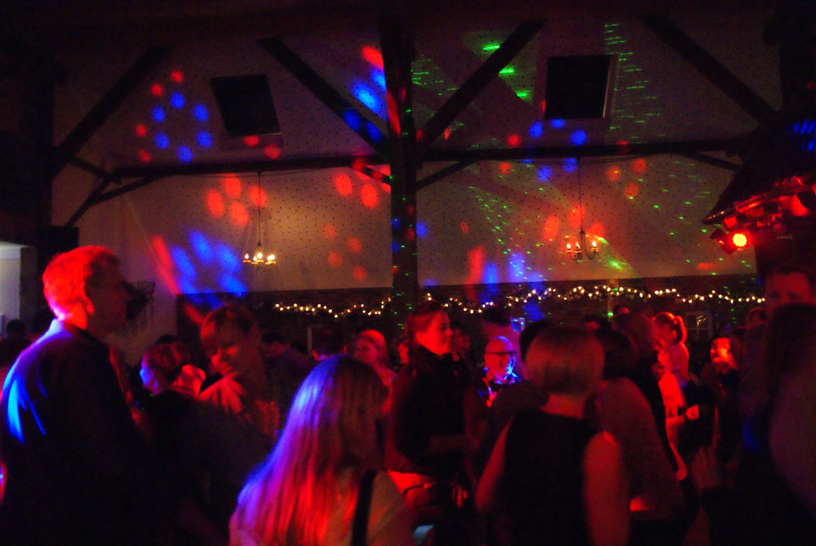Gäste feiern auf der Kohlparty im Meta Goldener Adler